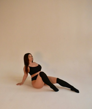 Со мной ты сможешь расслабиться и отдохнуть от суеты и стресса будних дней. У меня есть опыт, чтобы удовлетворить все твои желания и фантазии. 💋💦 Я совершенно волшебница в постели, и сделаю все, чтобы ты почувствовал себя королем. Моя красивая и ухоженная внешность не оставит тебя равнодушным. Фото точно соответствуют действительности. Живу в Москве, и мои услуги доступны в любое время. Позвони мне и погрузись в мир страсти и наслаждения. 😍💕 Оставься довольным и счастливым! Обещаю, ты захочешь вернуться ко мне снова и снова... 🔥🔥🔥 44, 25 лет